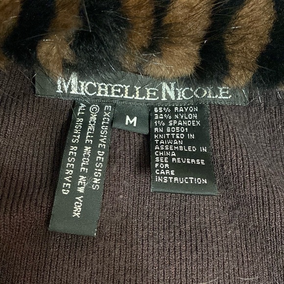 Michelle Nicole long sleeve Brown Sweater with fur collar - Size Medium - Picture 5 of 11
